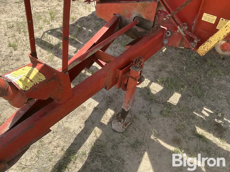 new-holland-1033-image-13