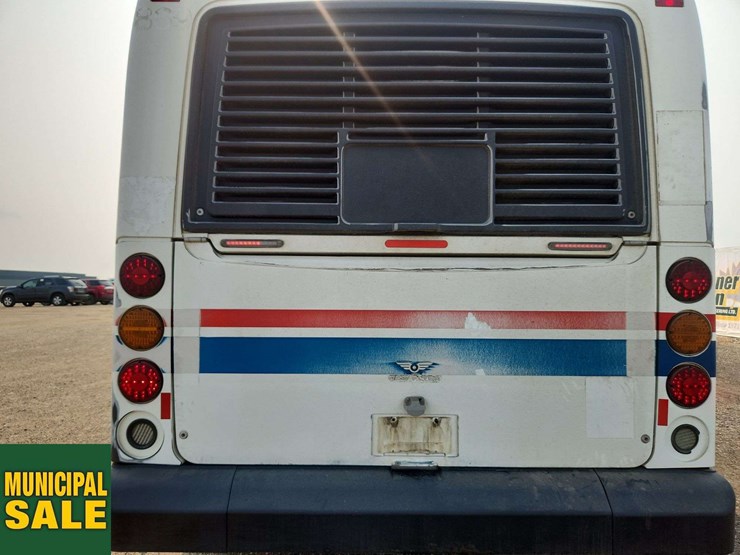 2007-new-flyer-restyled-low-floor-s/a-passenger-wheelchair-accessible-bus-image-40