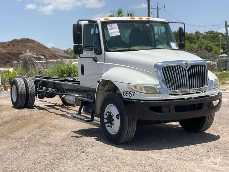2017-international-durastar-4300-image-2