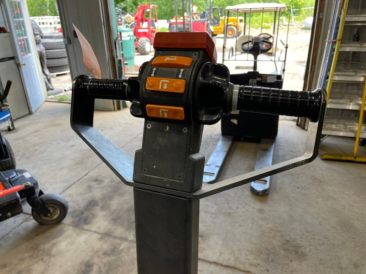 #6062-•-raymond-electric-pallet-stacker-image-19