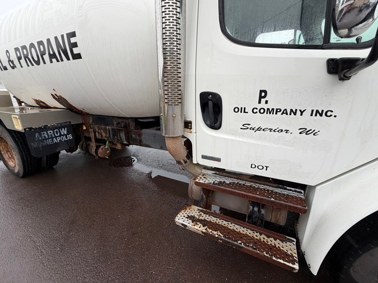 #1797-•-1996-freightliner-m2-lp-truck-image-19