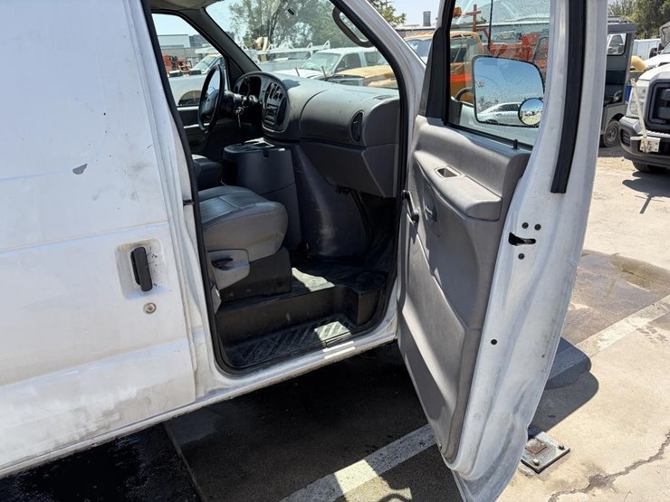 2001-ford-e350-image-10