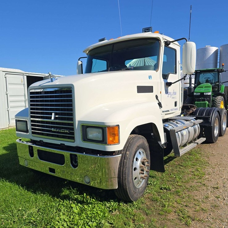 2012 Mack Semi, 92,797 original miles, 10 Speed, Twin Fuel tanks, new steer tires, new steering knuckles, new front springs, Aluminum rims, Power Windows, air slide 5th wheel, 1 owner, VIN- 1M1AN07YSCM009405
