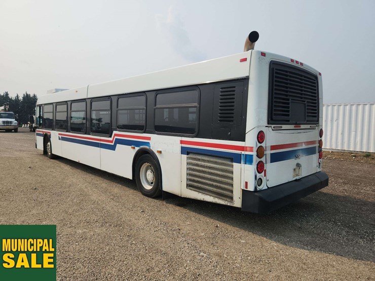 2007-new-flyer-restyled-low-floor-s/a-passenger-wheelchair-accessible-bus-image-3