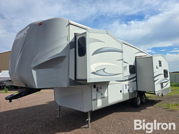 2014-forest-river-silverback-29refw-5th-wheel-camper-image-1