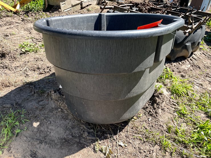 #7133-•-rubbermaid-stock-tank-image-5