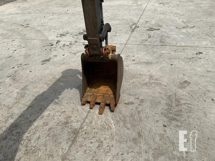 2020-deere-26g-image-11