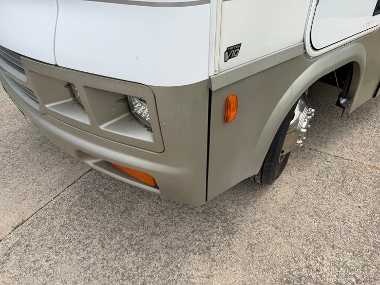 #1490-•-2001-winnebago-adventurer-image-10