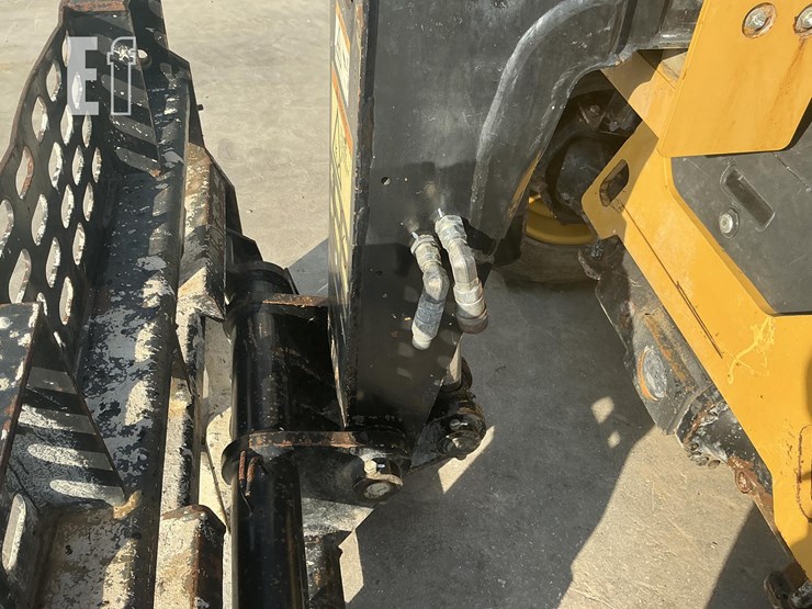 2016-caterpillar-th255c-image-10