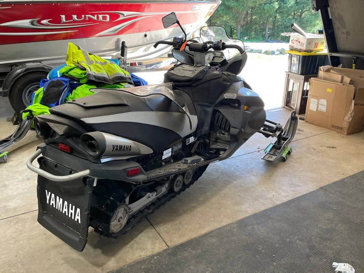 #7105-•-2007-yamaha-snowmobile-(has-registration-card)-image-3