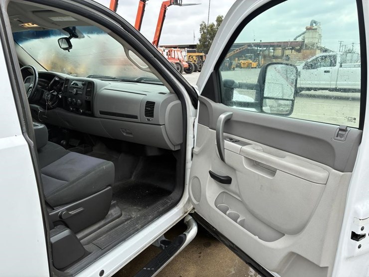 2012-gmc-sierra-2500-image-15