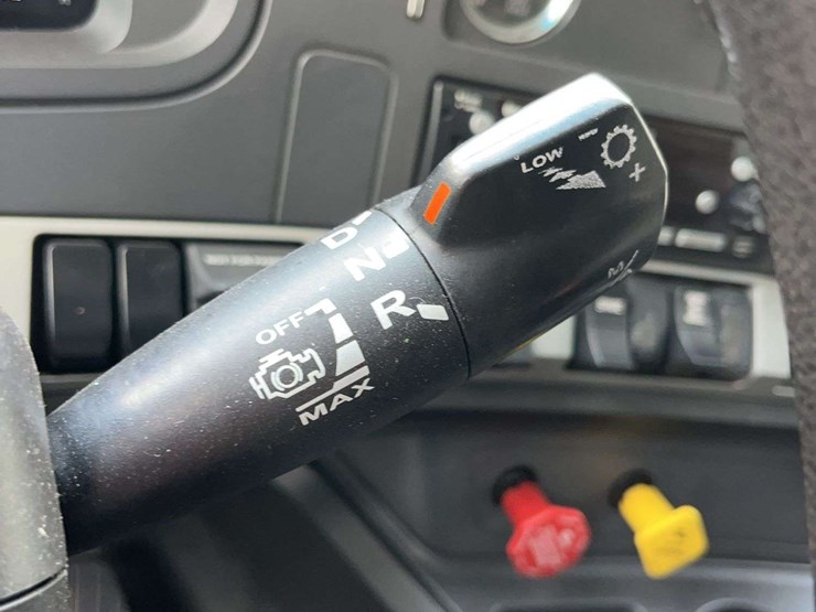 2022-kenworth-t680-image-26
