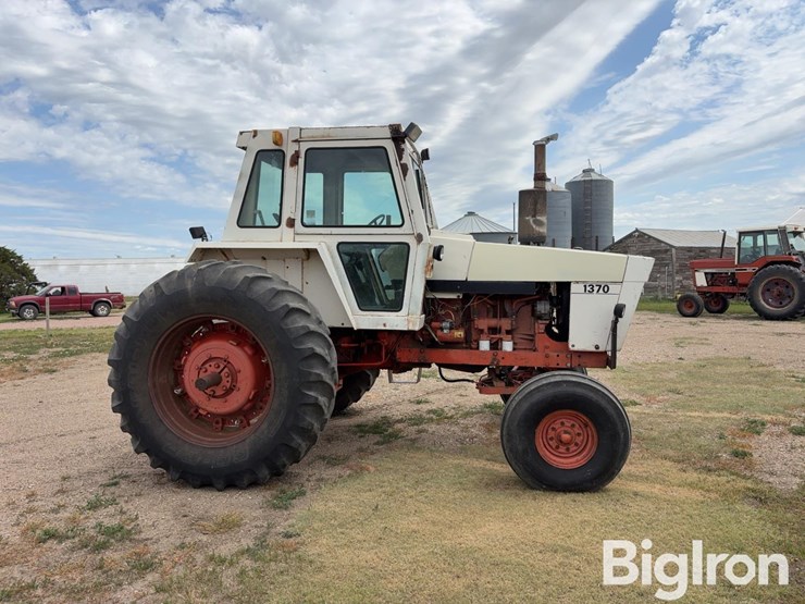 1975-case-1370-2wd-tractor-image-4