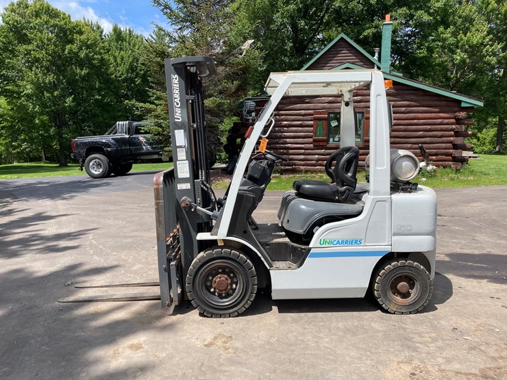 #6069-•-2016-5000lb-unicarriers-lp-forklift-image-2
