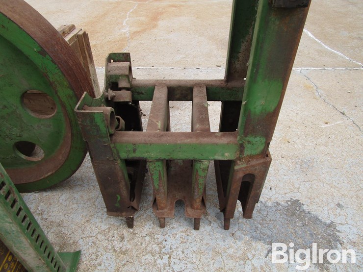 john-deere-14t-image-12