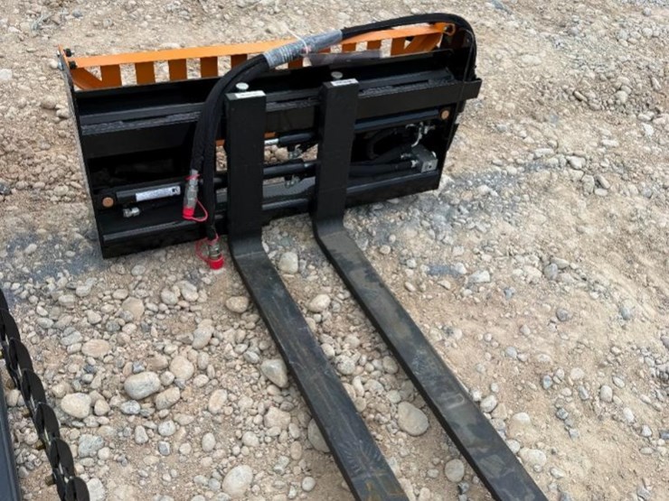 2026-wolverine-pfa-11-3300g-pallet-fork-hydraulic-adjustable-image-2