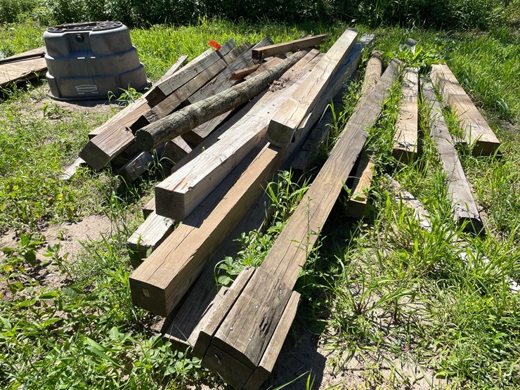 #7129-•-pile-of-used-wooden-posts-image-6
