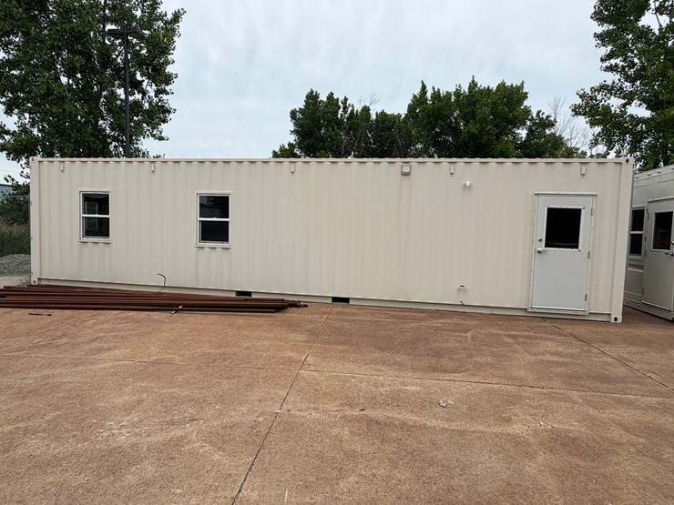 #1462-•-40"-container-office-image-2