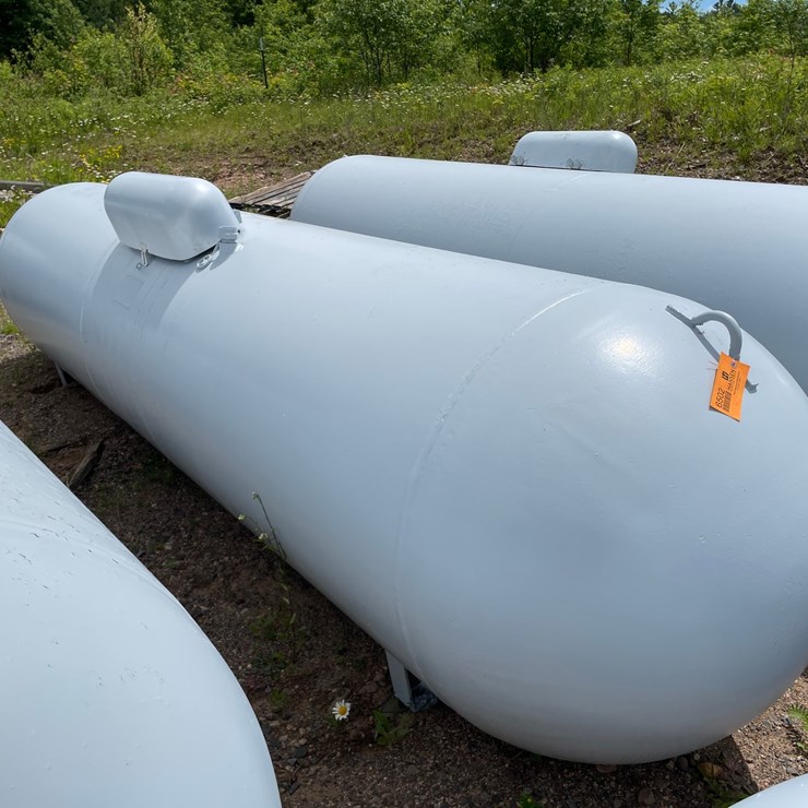 #6502 • 1000 Gallon LP Propane Tank
