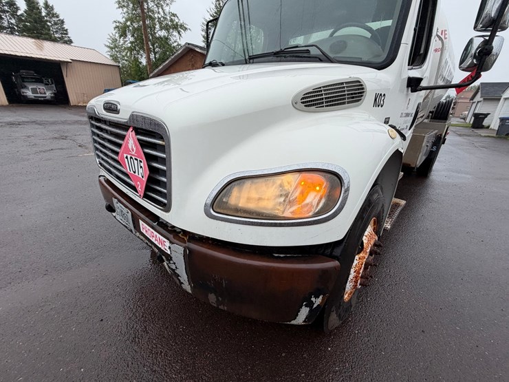 #1797-•-1996-freightliner-m2-lp-truck-image-12