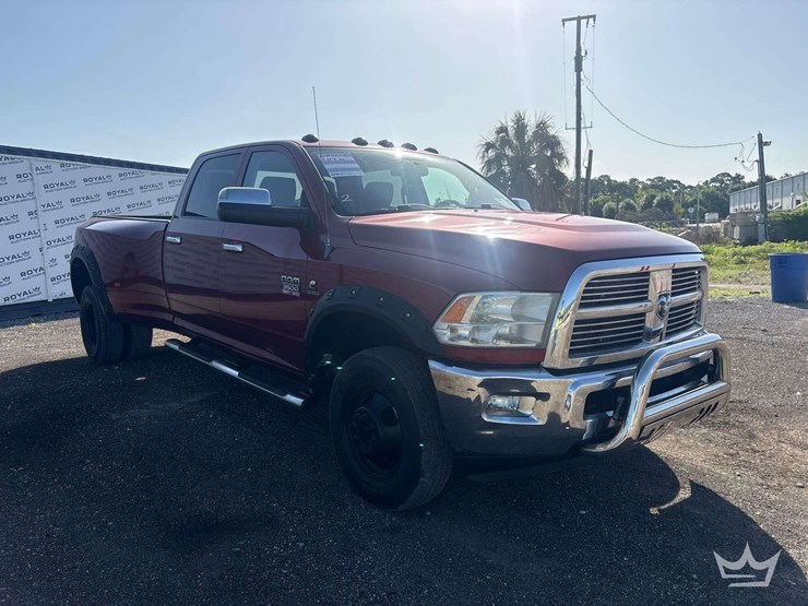 2011-dodge-ram-3500-image-2
