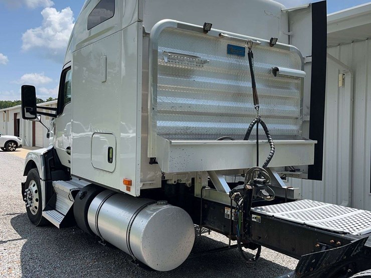 2022-kenworth-t680-image-12