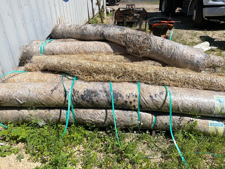 #7118-•-(13)-full-rolls-and-(2)-partial-rolls-of-erosion-tech-straw-landscaping-material-image-4