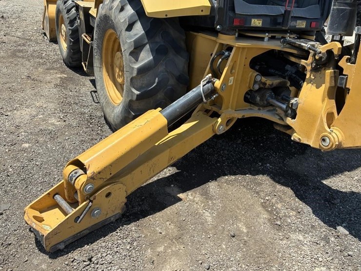 2022-caterpillar-430-image-24