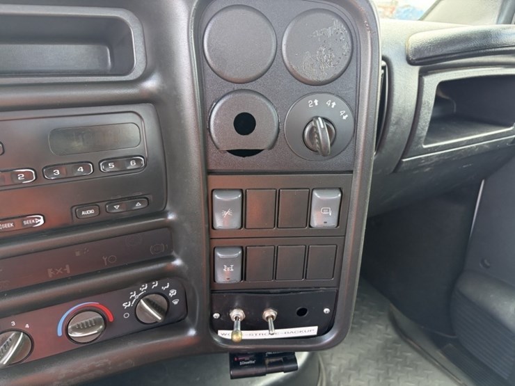 2006-chevrolet-c4500-4x4-service-truck-image-36