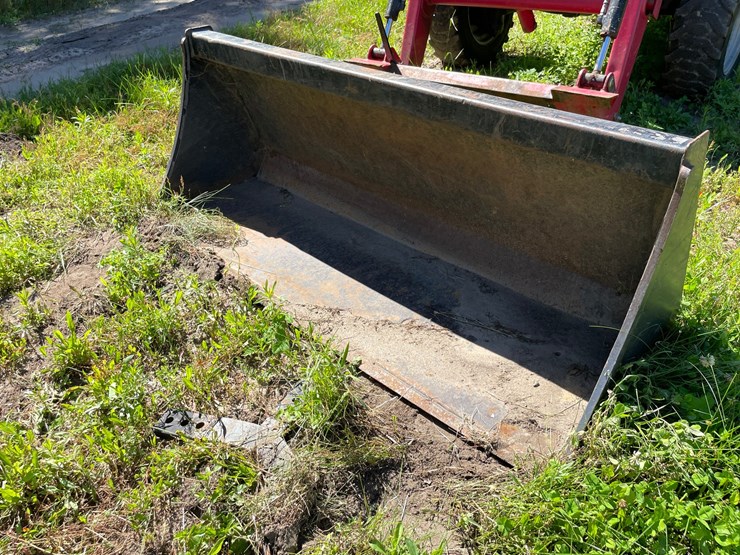 #7121-•-universal-mount-skid-steer-bucket-image-1