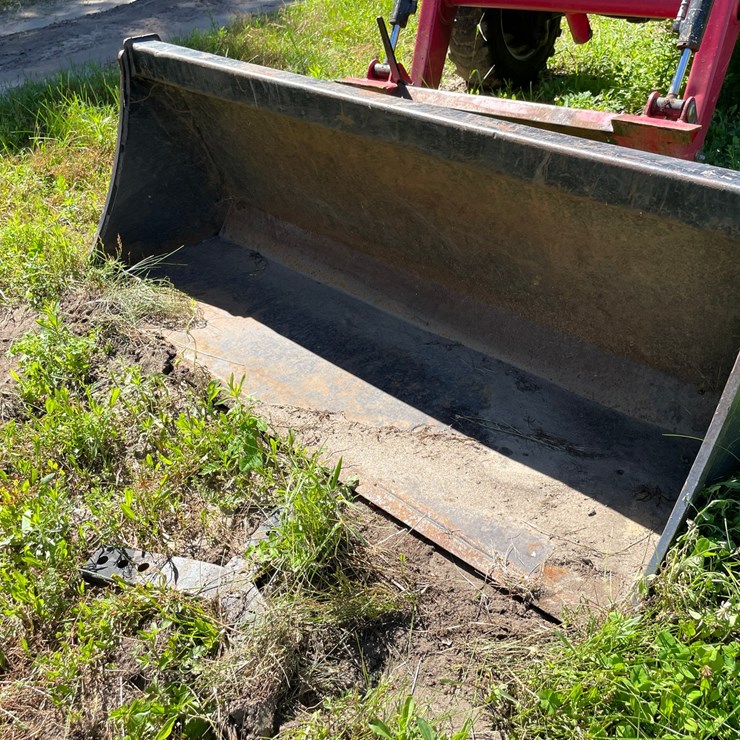 #7121 • Universal Mount Skid Steer Bucket