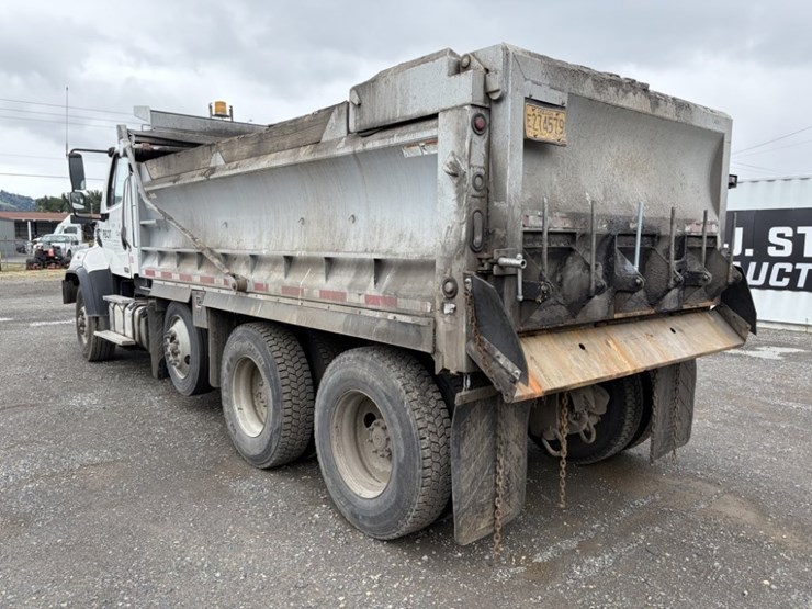 2018-freightliner-114sd-image-6