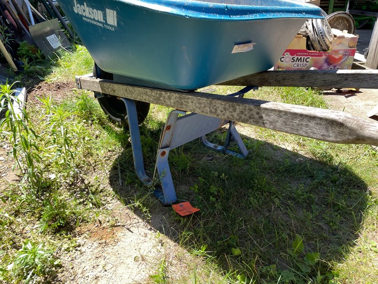 #7156-•-jackson-poly-tub-wheelbarrow-image-11