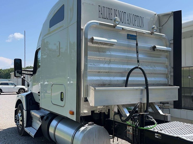 2022-kenworth-t680-image-11