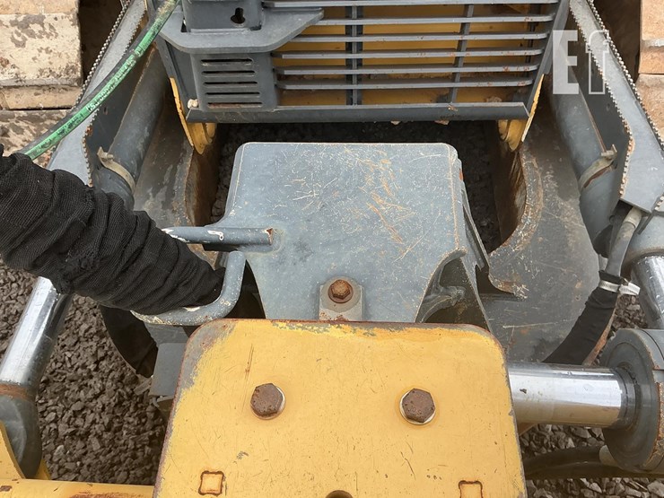 2014-deere-750k-xlt-image-11
