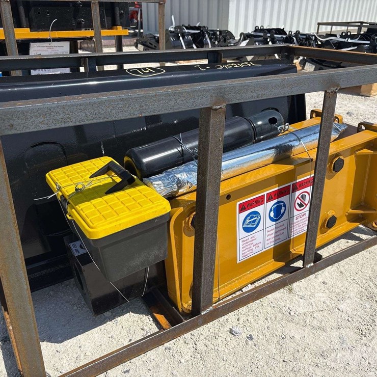 2026 AGT SSHH680 Hydraulic Breaker Skid Steer Attachment