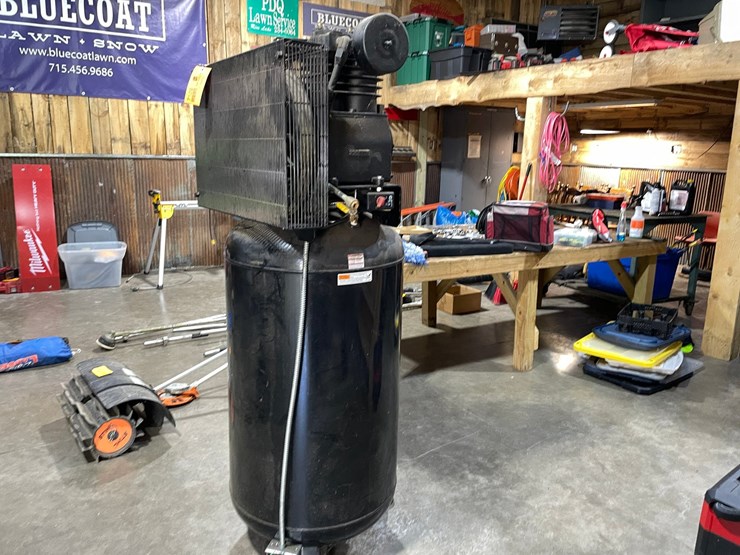 #7109-•-industrial-air-8-gallon-air-compressor-image-4
