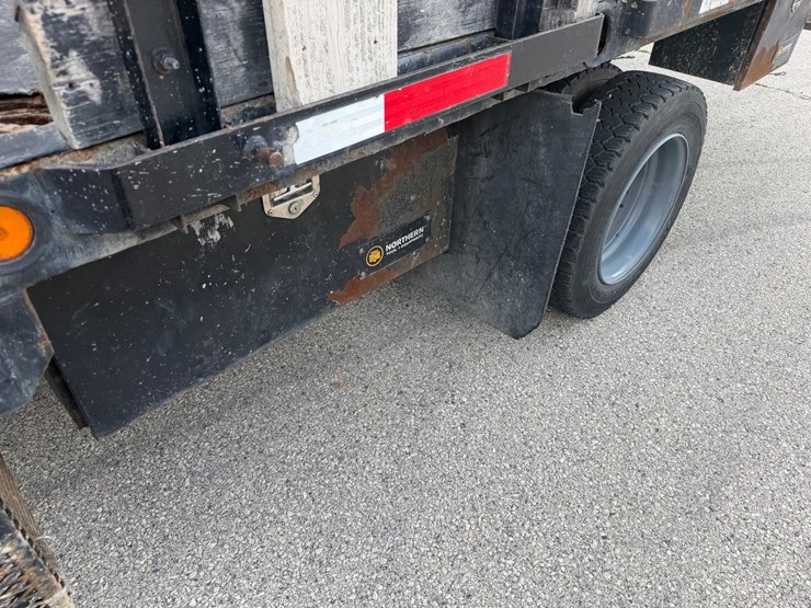 #1487-•-2004-gmc-c4500-flatbed-form-truck-image-15