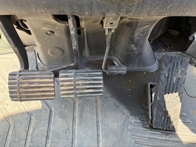 2022-caterpillar-430-image-33