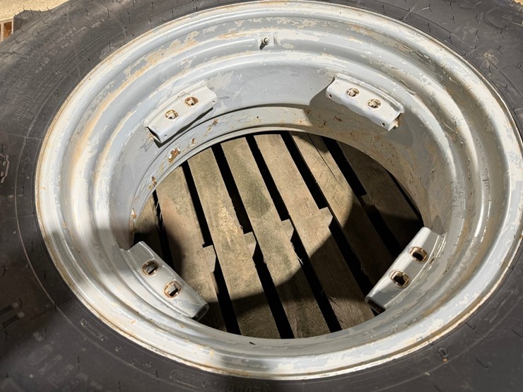 #1474-•-unused-18.4-30-tractor-tire-on-16"-massey-ferguson-wheel-image-5