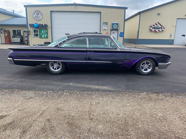 1960-ford-starliner-image-4
