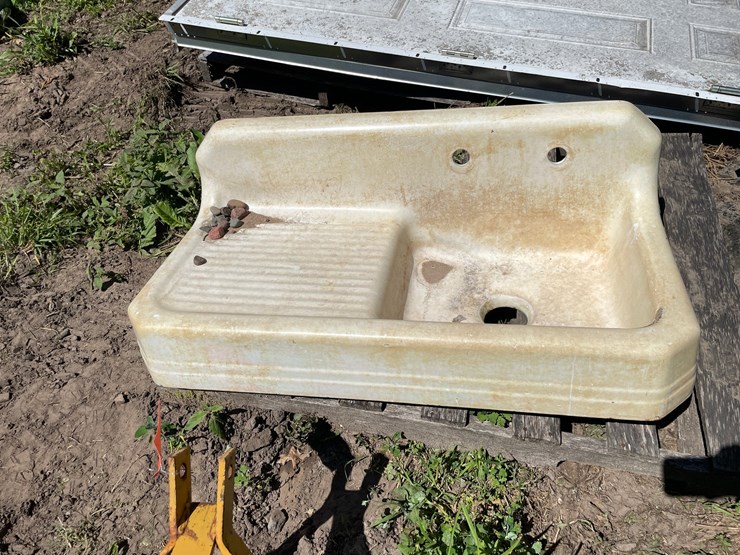 #7139-•-cast-iron-sink-image-3