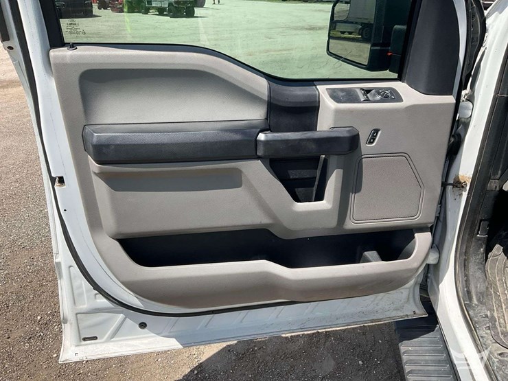 2016-ford-f150-image-12