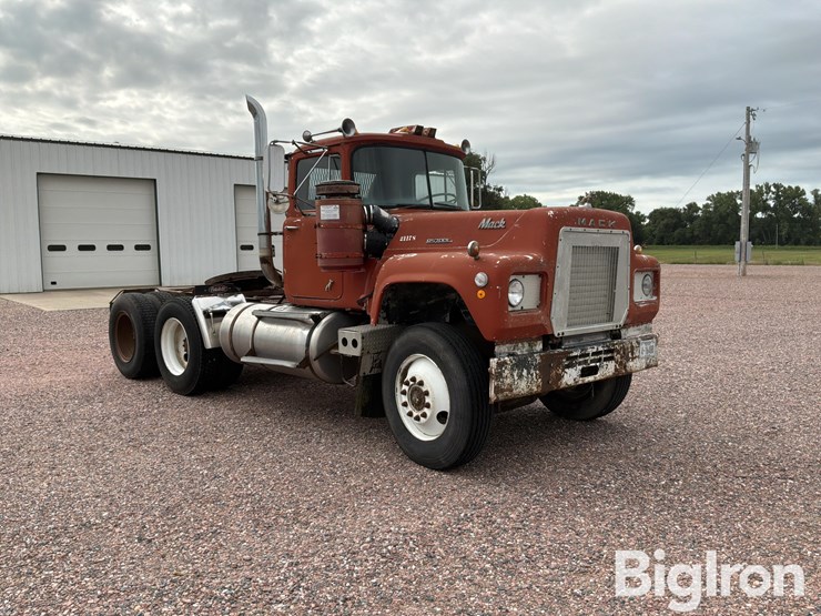 1970-mack-rs700l-image-3