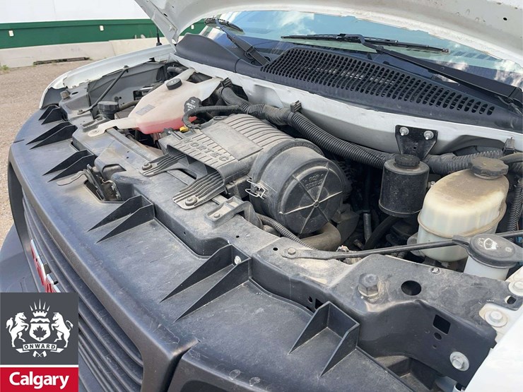 2014-gmc-savana-cargo-van-image-24