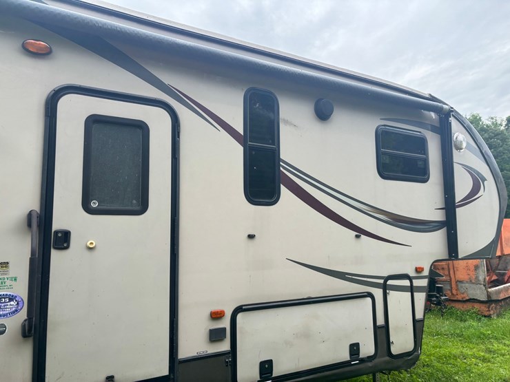 #2231-•-2014-crusader-335-5th-wheel-camper-image-11