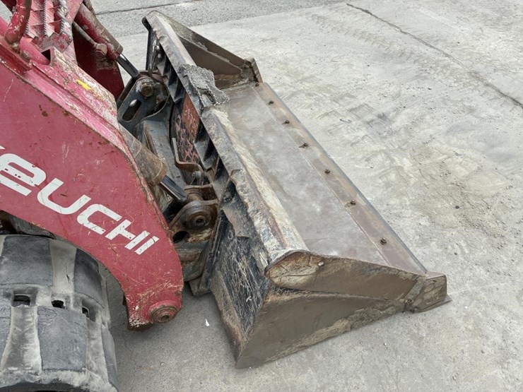 2019-takeuchi-tl12-image-10