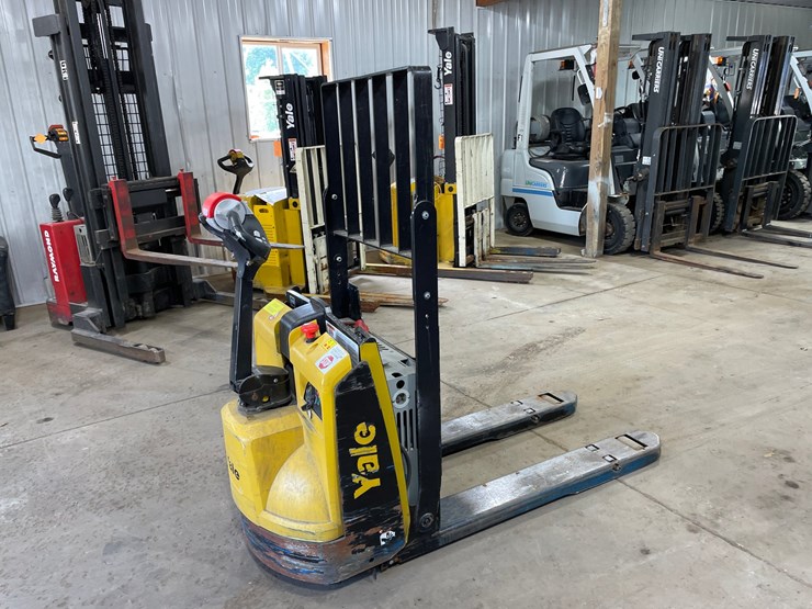 #6061-•-yale-electric-pallet-jack-image-5