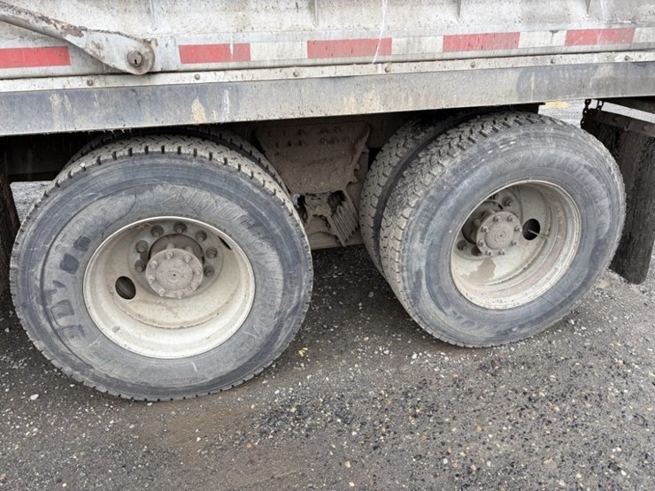 2018-freightliner-114sd-image-20