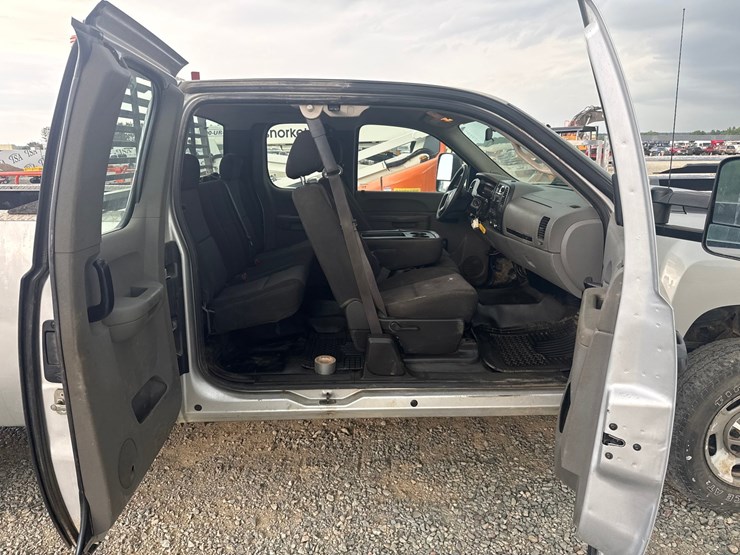 2013-chevrolet-2500-image-38